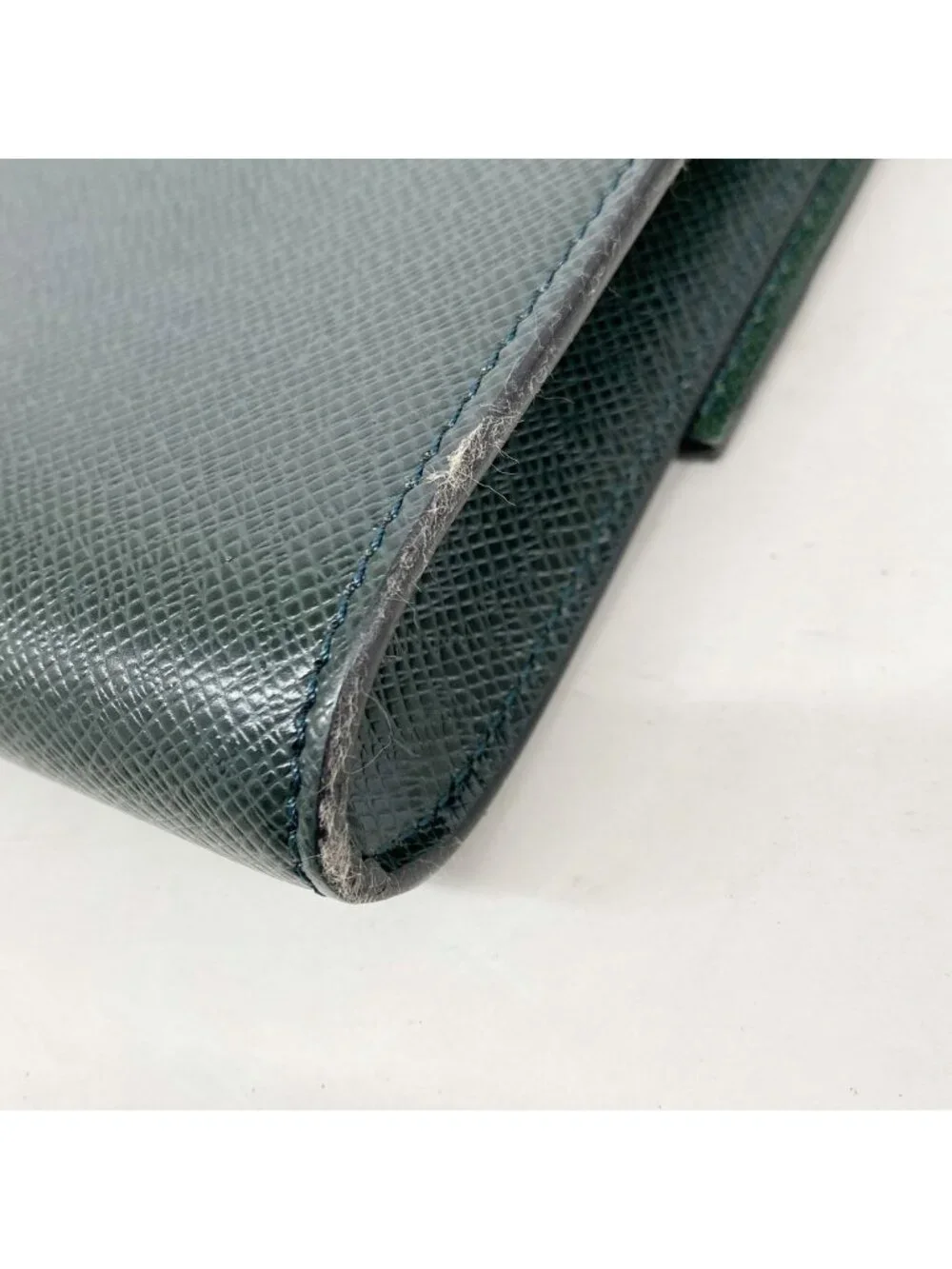 Louis Vuitton Clutch Taiga Volga Epi Sear